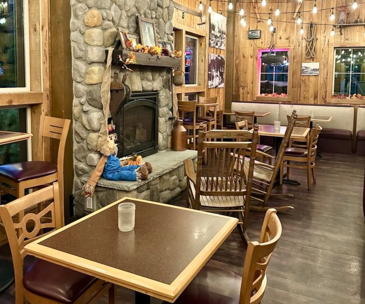 interior of Coburg Pizza Company in Coburg, OR