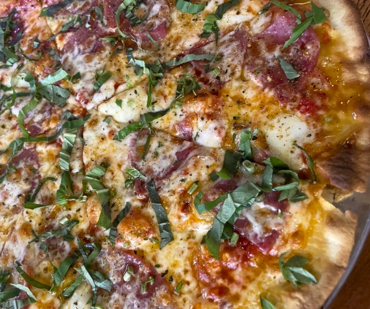 The Bee's Knees at Cadillac Pizza Club in McKinney, Texas