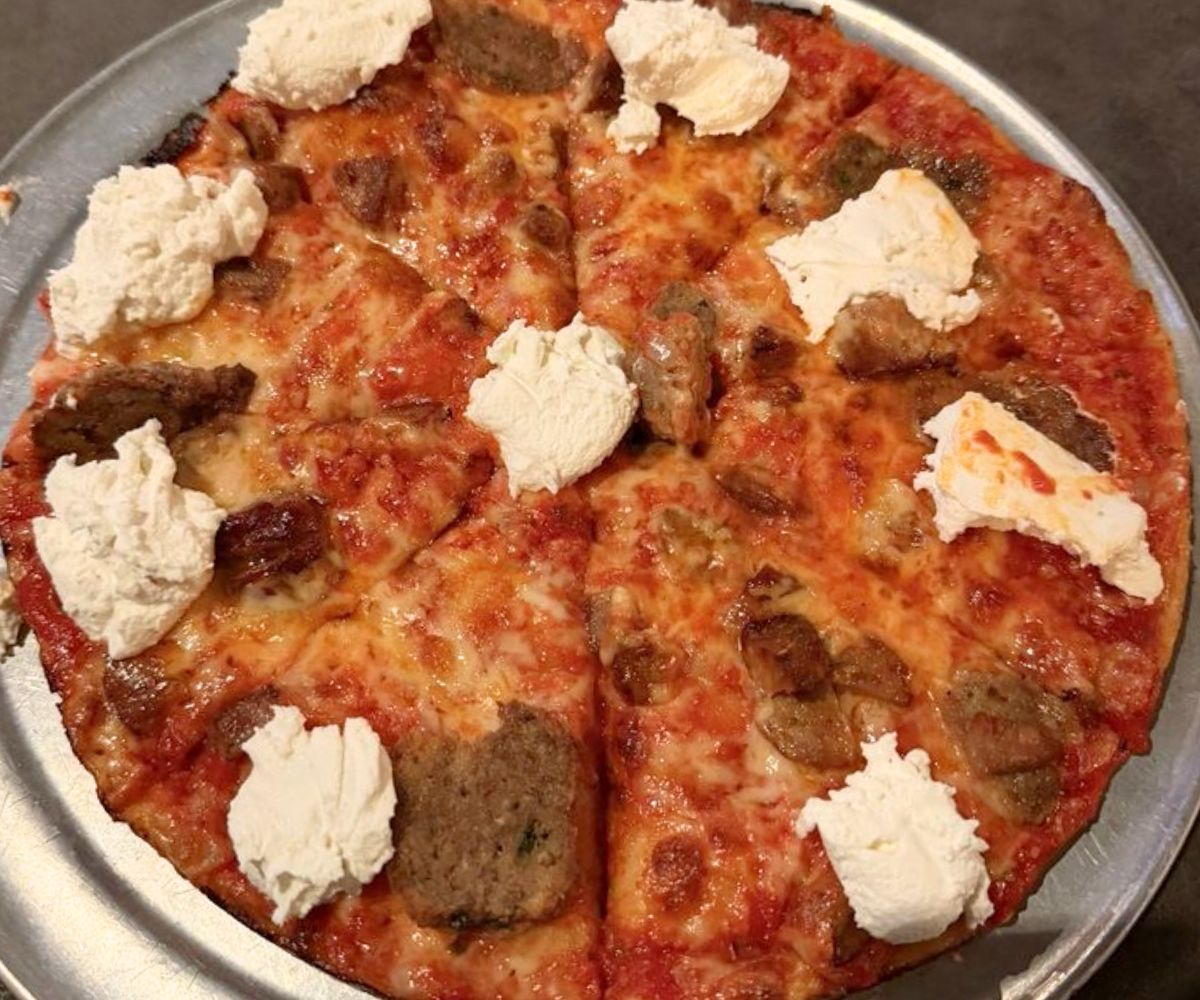 Taste of Italy Pizza at Grainsley's Kitchen + Drinks in Garwick, RI