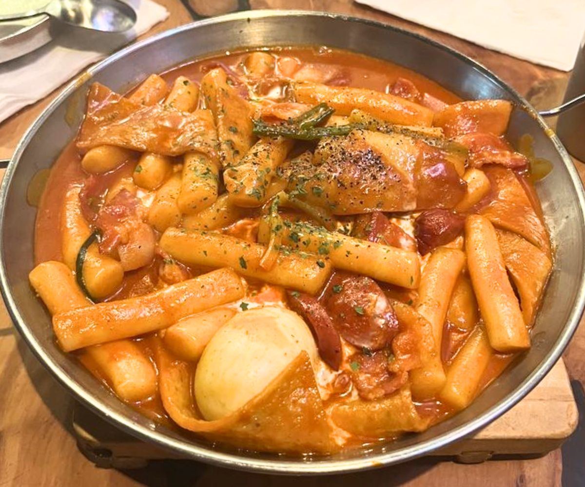 rose tteokbokki at 1st Street Pocha in Beaverton, Oregon