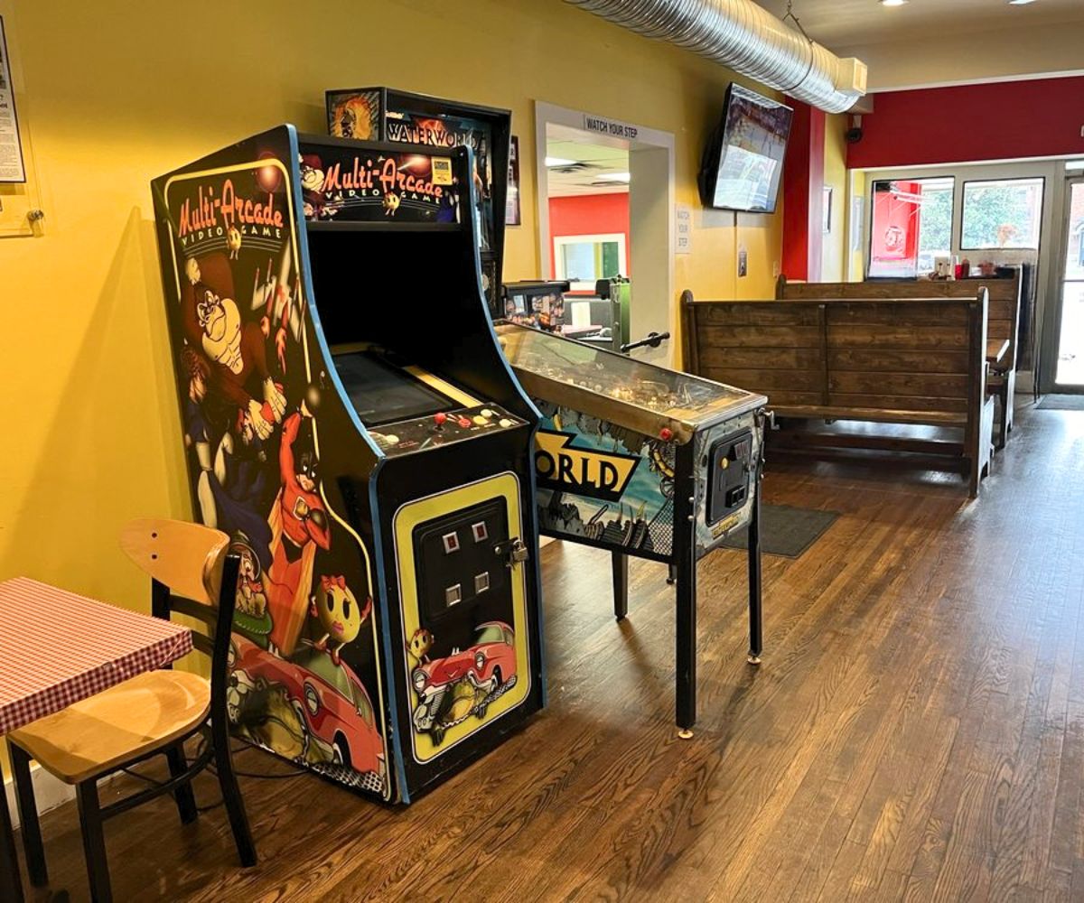 interior of Bard's Burgers & Chili in Covington, KY