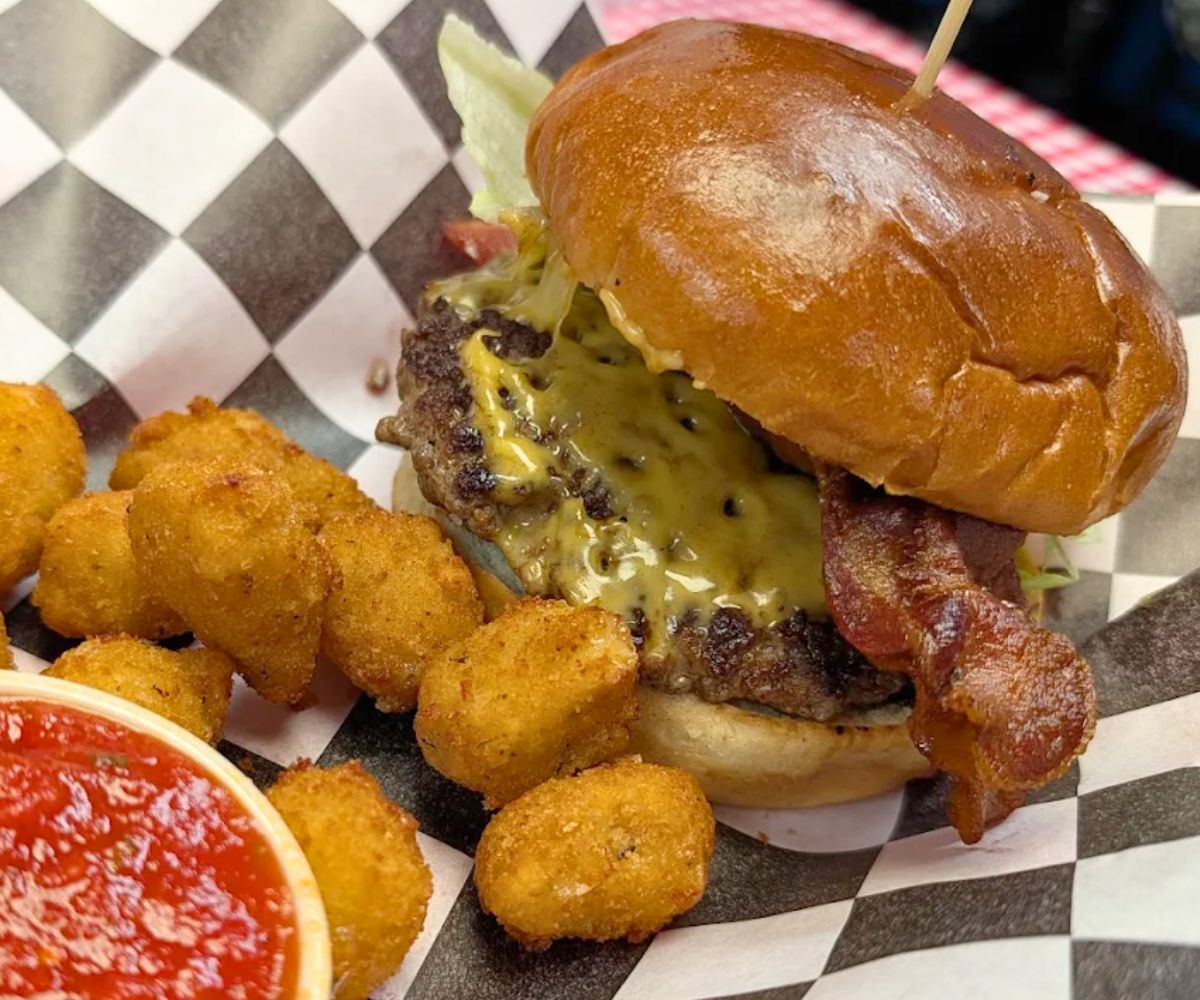 bacon cheeseburger at Bard's Burgers & Chili in Covington, Kentucky