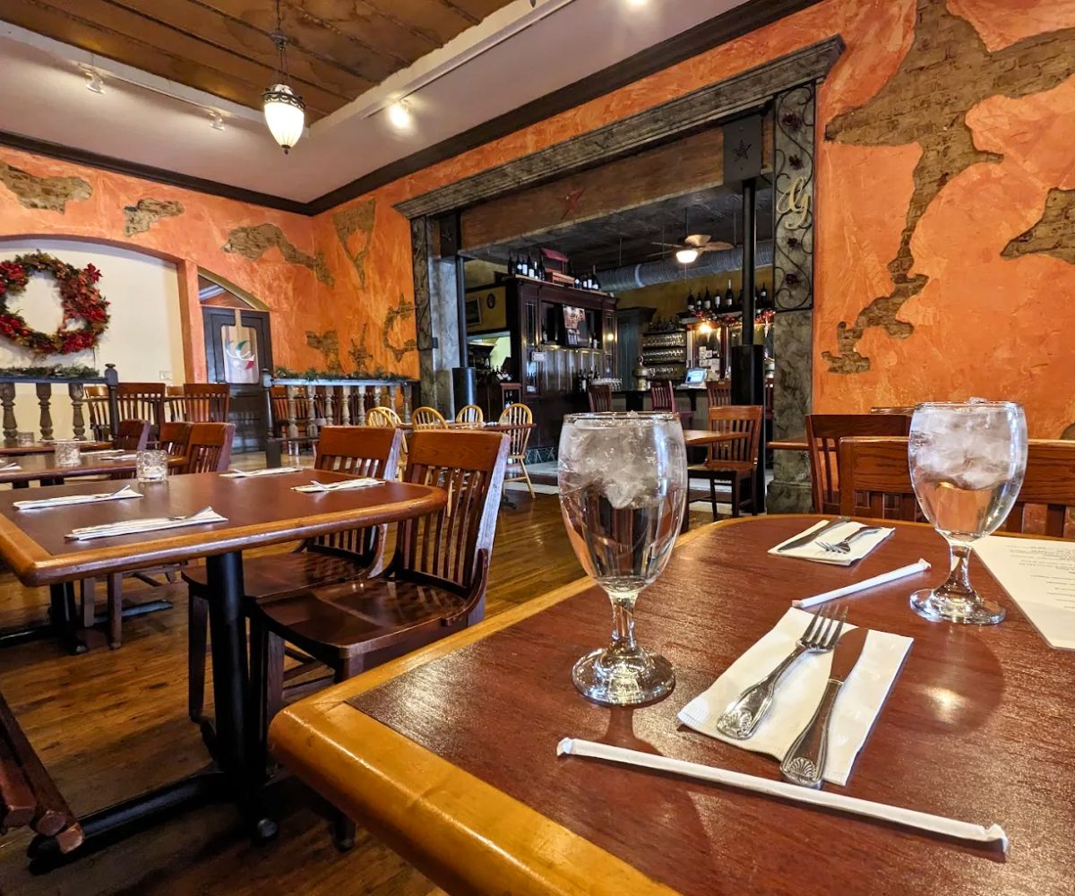 interior of Gianni's Trattoria in Concord, NC