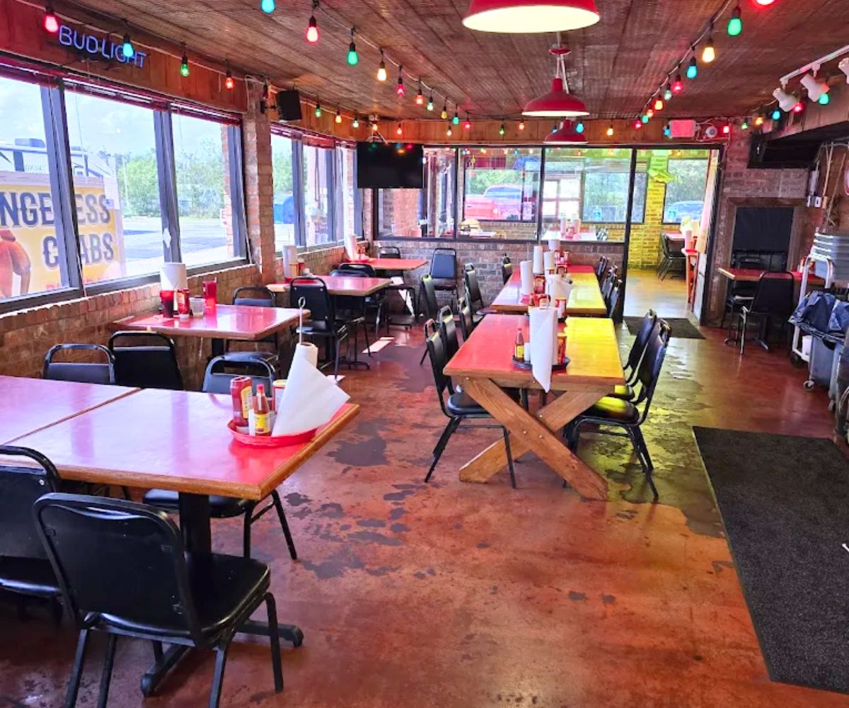 interior of Steamboat Bill's on the Lake in Lake Charles, Louisiana