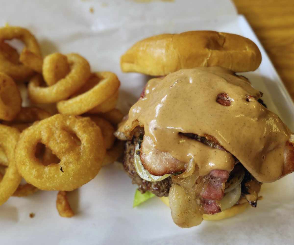 burger and onion rings at peg leg in russellville, AR