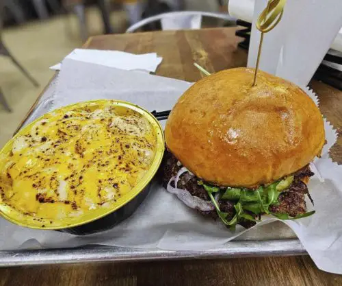 burger at wagyulicious in baton rouge