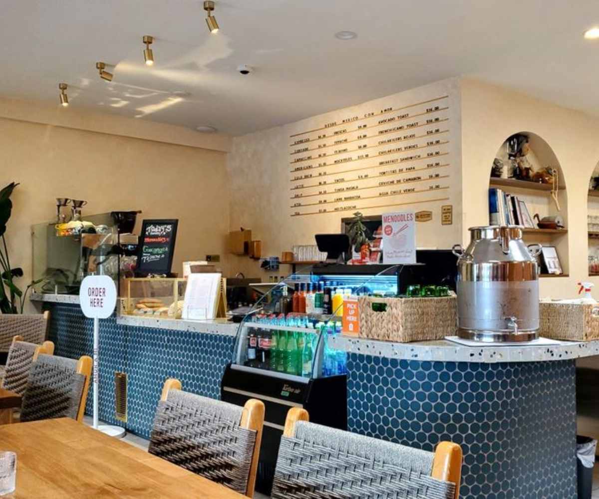 inside amor a mi in Burbank ca