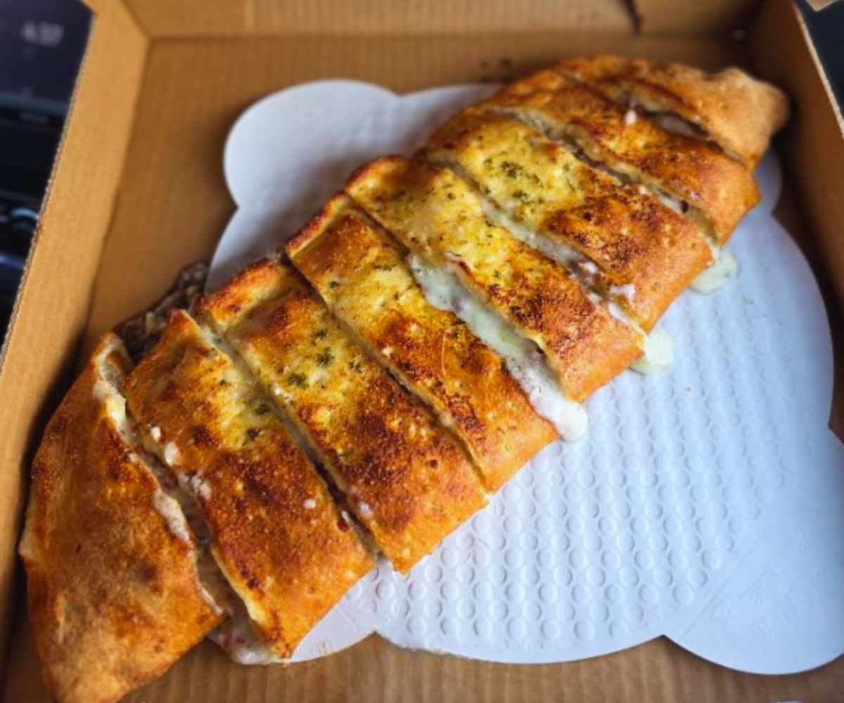 cheesy bread at Stallionz Pizza in Burbank