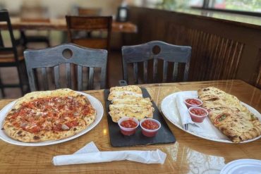 pizza and stromboli at bagigio's in tallahassee