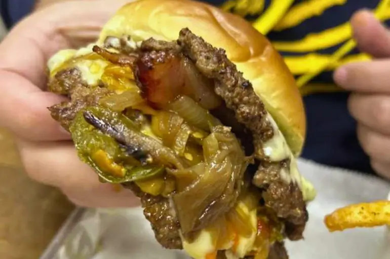 burger at wagyulicious in baton rouge