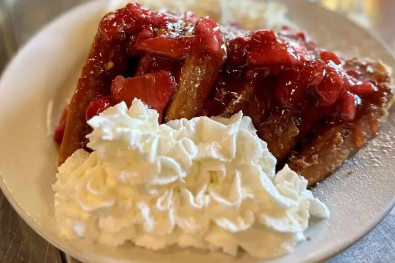 deep fried strawberry french toast at Jamie's Cafe in Elk Grove, CA