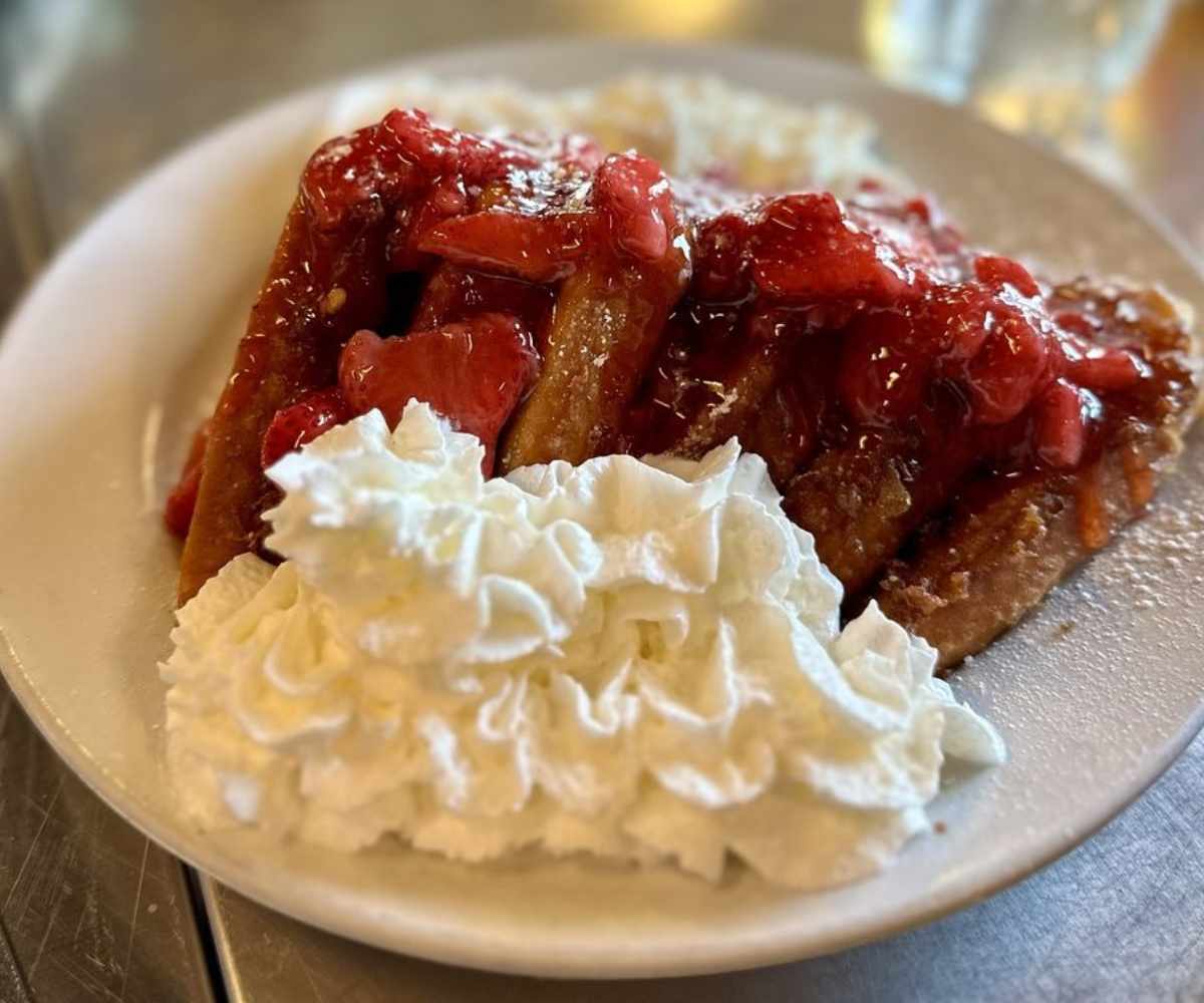 deep fried strawberry french toast at Jamie's Cafe in Elk Grove, CA