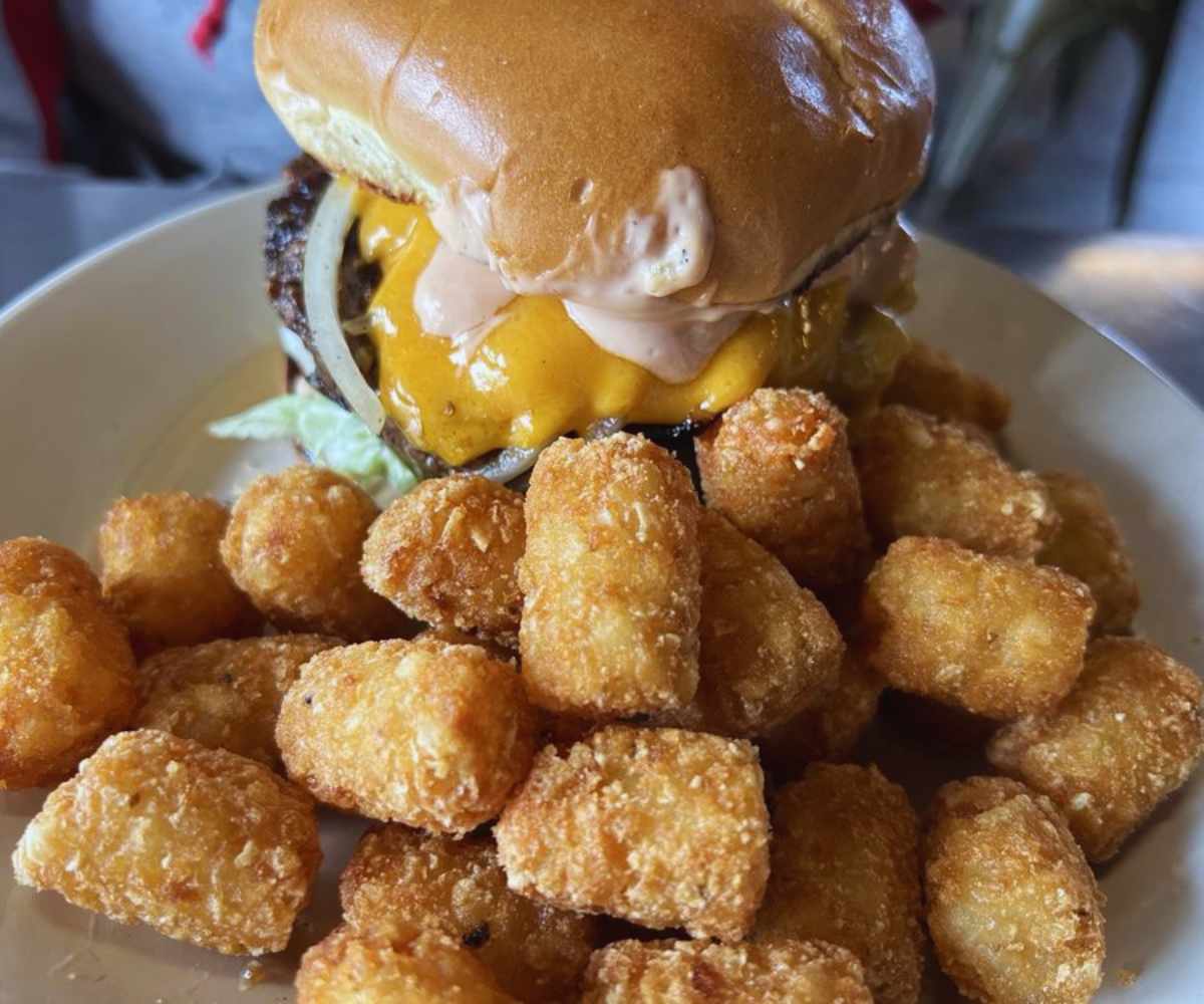 cheeseburger at jamie's cafe in elk grove ca