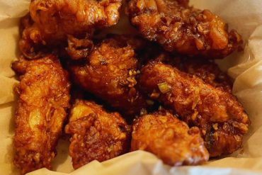 Hot wings at bb.q chicken in santa clarita ca