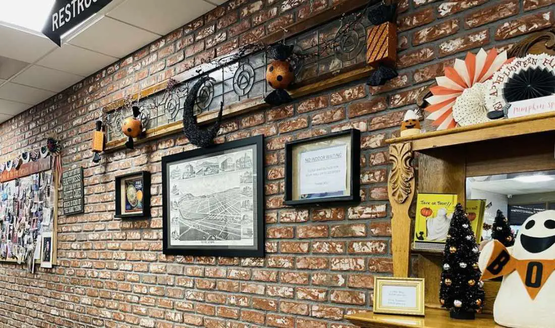 inside carolyn's cafe in redlands ca