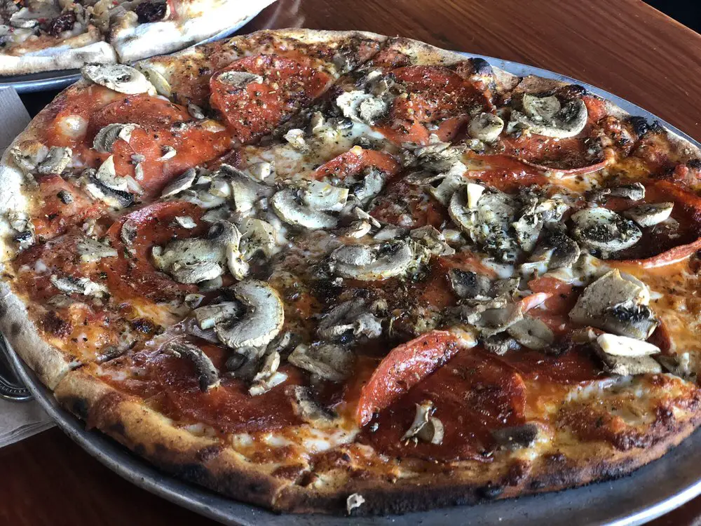 pizza pepperoni and Mushroom Flatbread