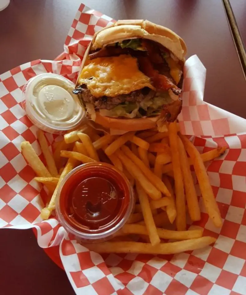 PETER'S GOURMADE BURGERS