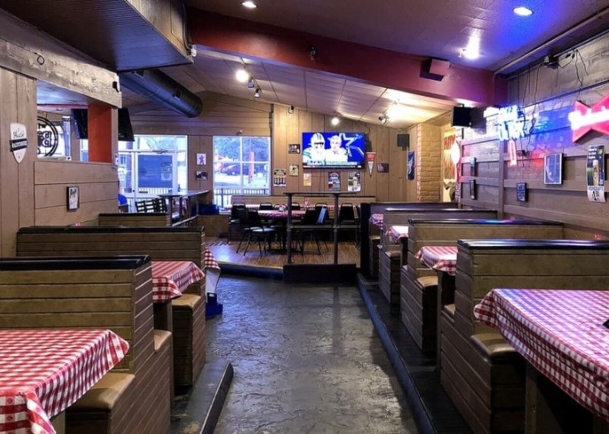 at Hayward's Pit Bar-B-Que located in Shawnee, KS.