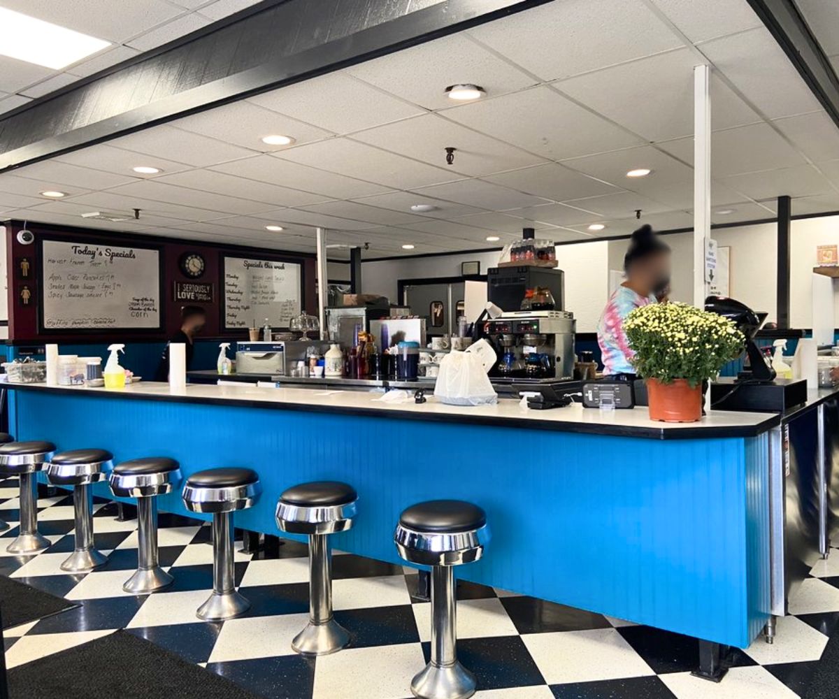interior of Suzie's Diner in Hudson, NH