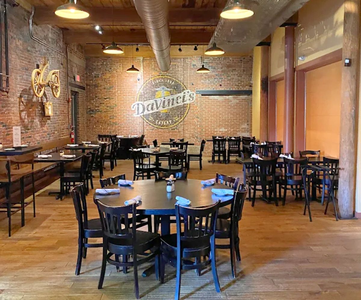 interior of DaVinci's Eatery in Lewiston, ME