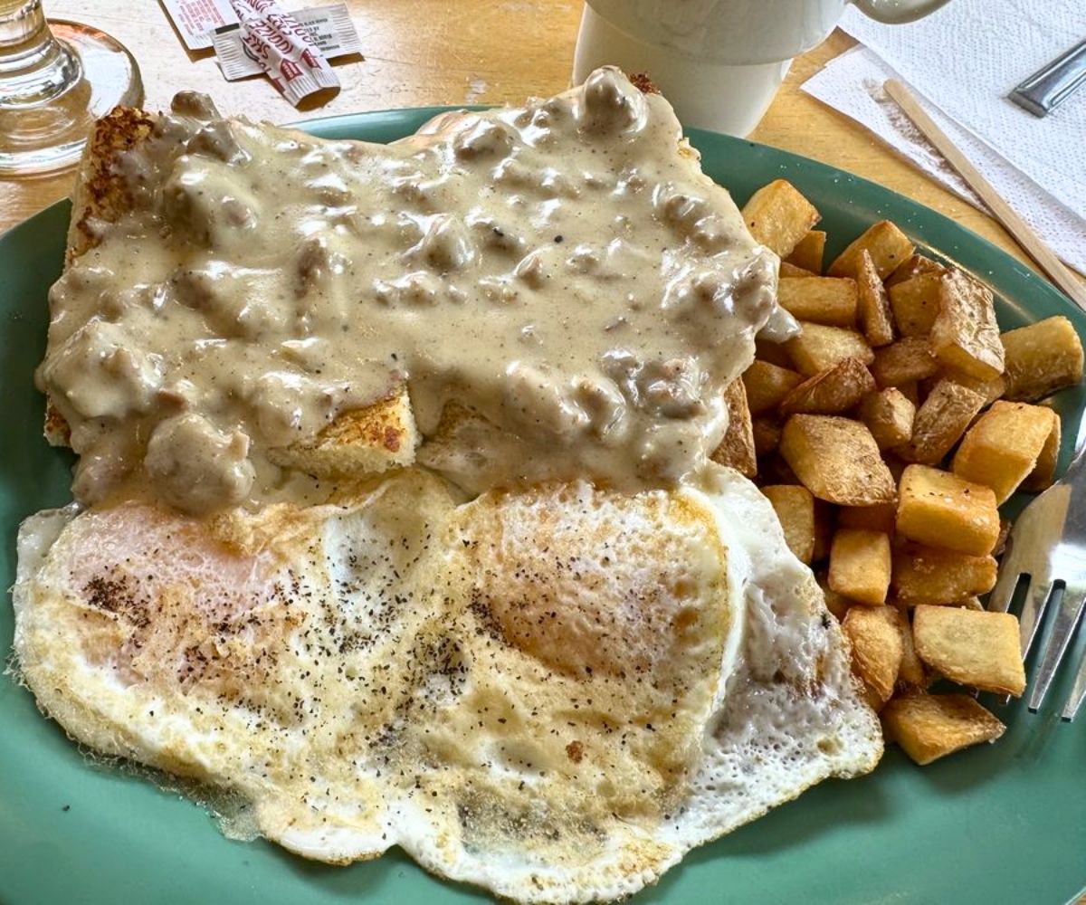 Biscuits and Gravy at Doodles in Lexington, KY