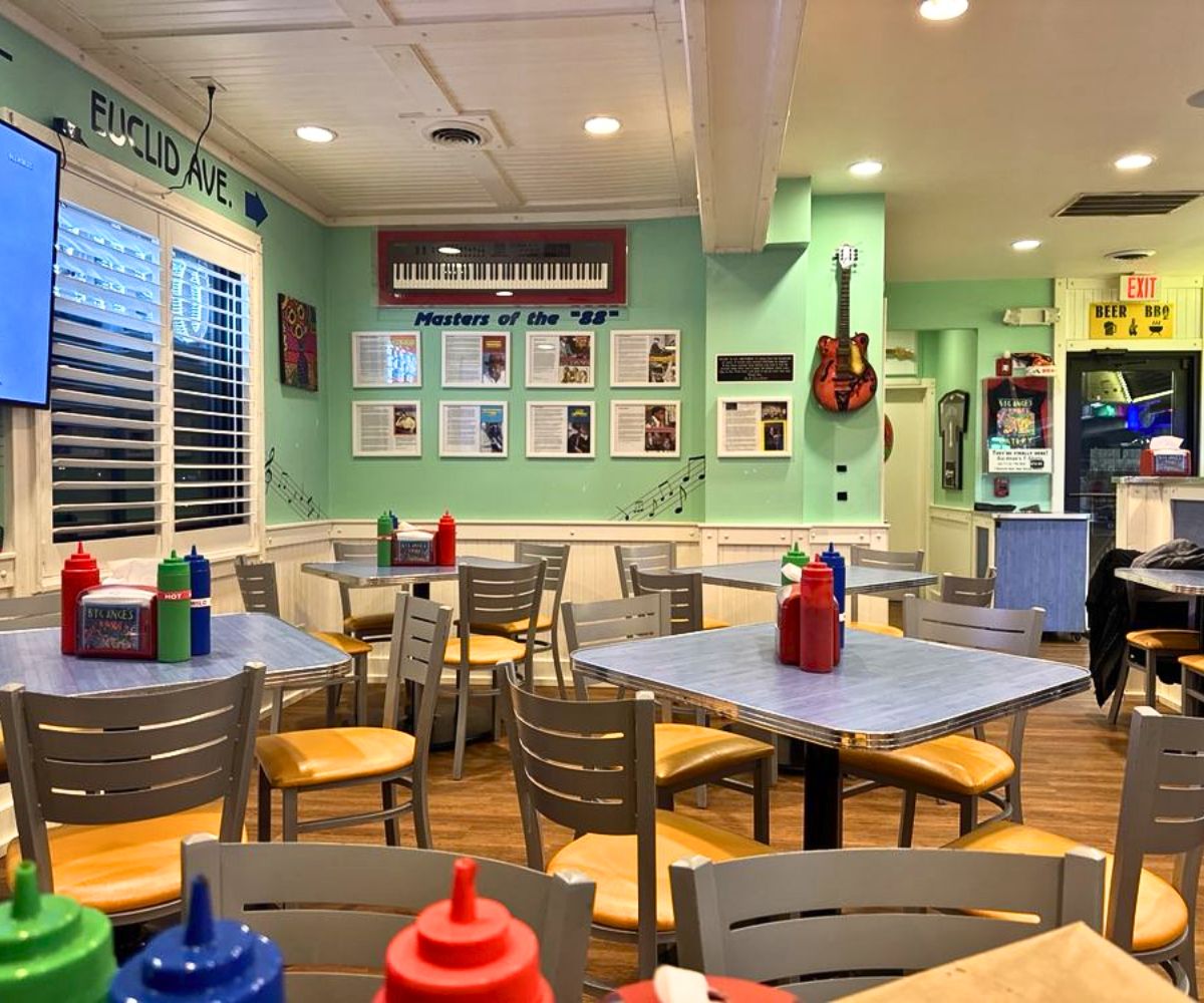 interior of Big Ange's Eatery in Arlington Heights, Illinois