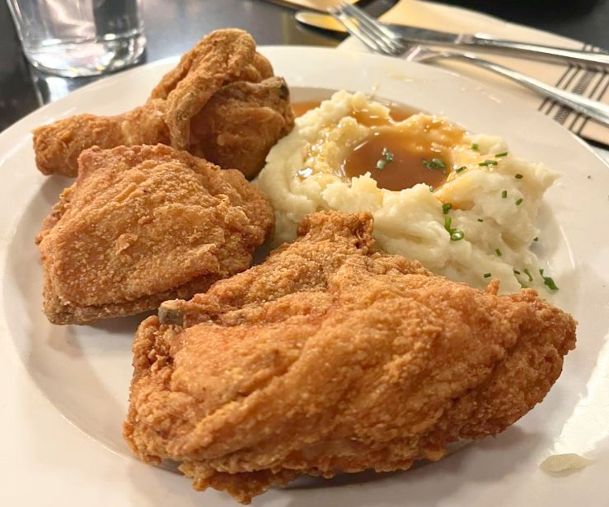 Southern Fried Chicken at Tops Diner in East Newark, New Jersey