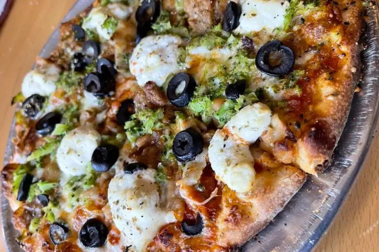 Primavera Pizza at Red Rose in Springfield, MA