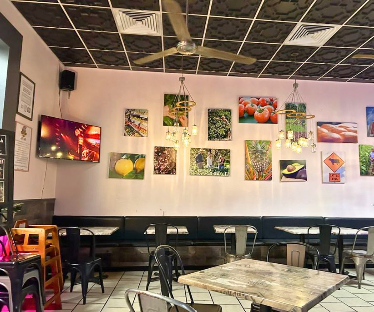 interior of Ultimate Burger in Kailua-Kona, HI