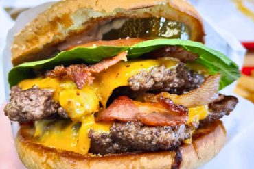 double cheese burger at Johnny's Burgers & Dogs in Tempe, Arizona