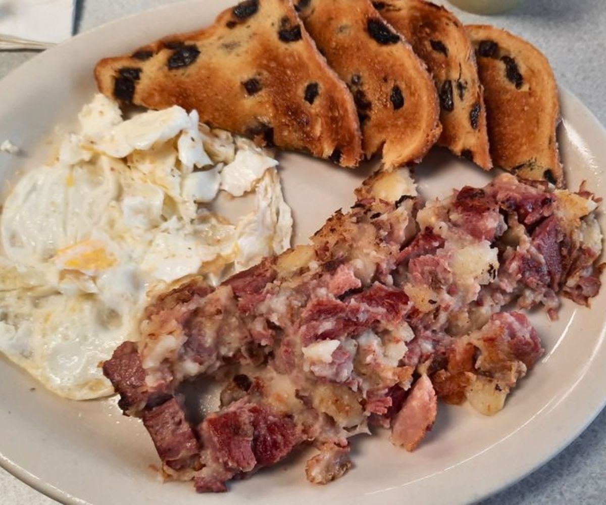 Corned Beef Hash at Suzie's Diner in Hudson, New Hampshire