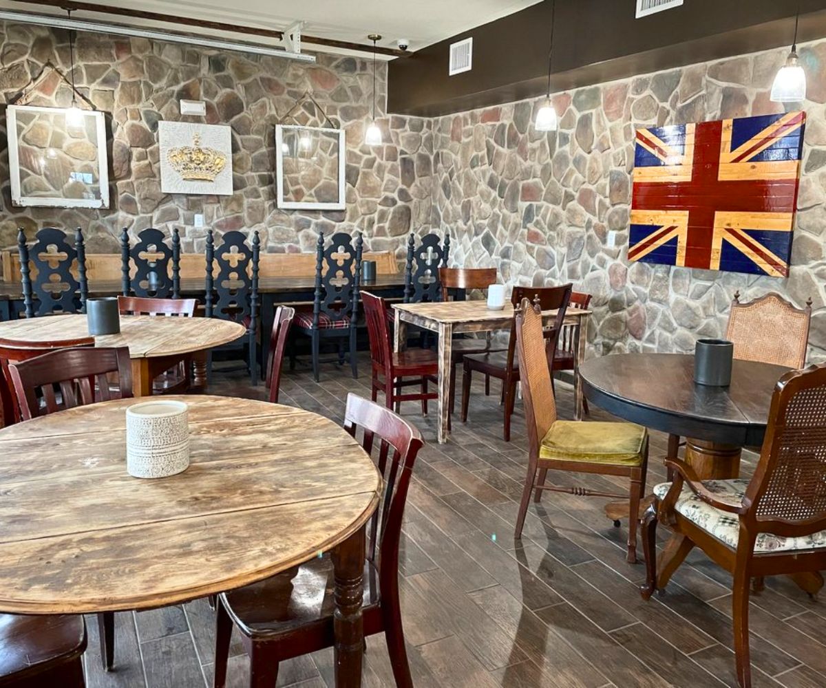 interior of The Last Queen in Enon, Ohio