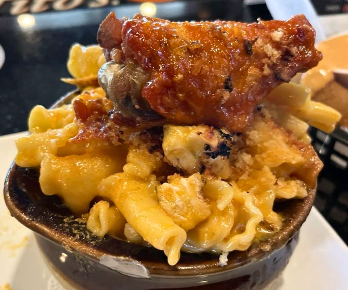 Buffalo Chicken Mac-n-Cheese at Bridge View Tavern & Beer Garden in Sleepy Hollow, New York
