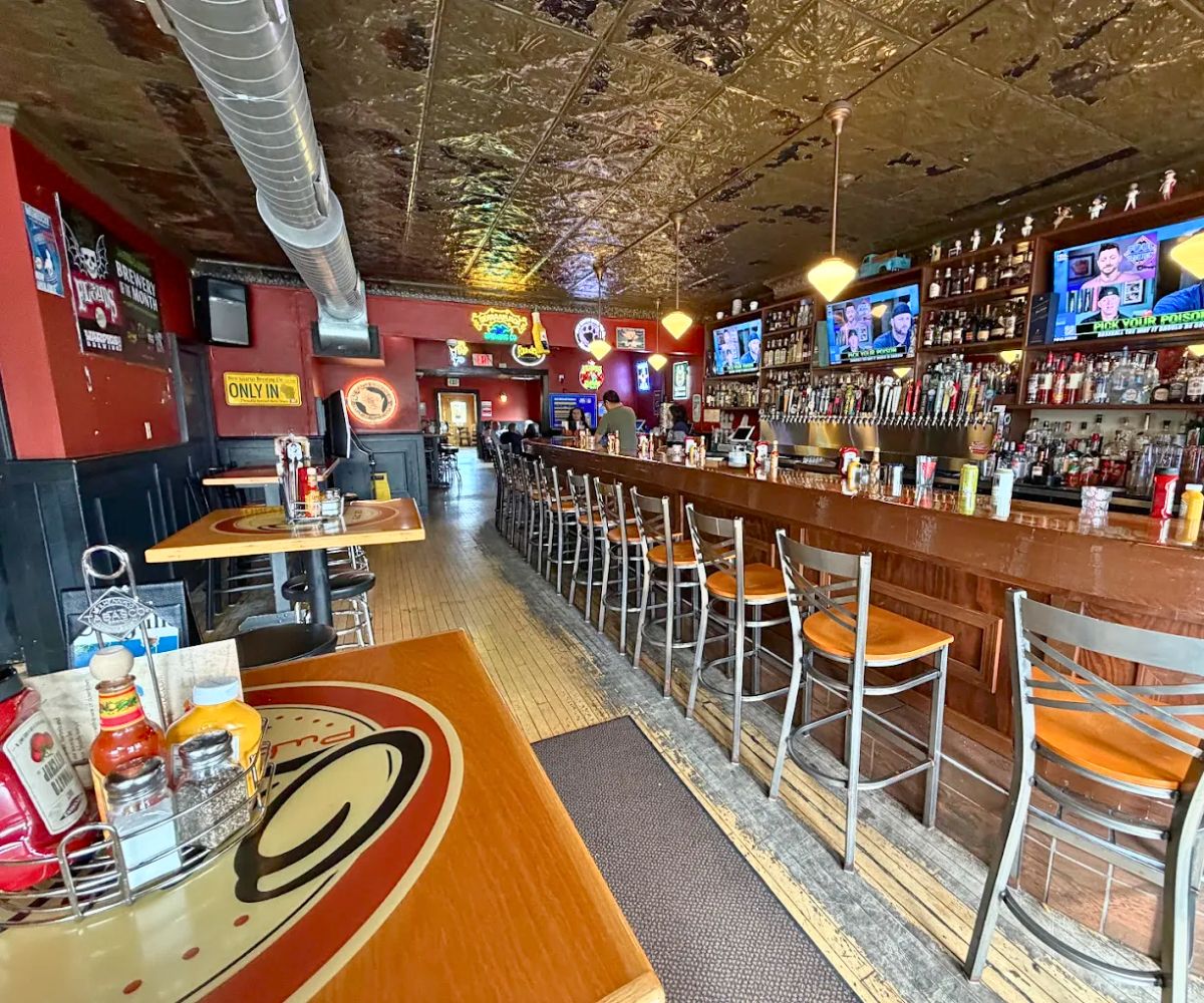 interior of Oscar's Pub & Grill in Milwaukee, WI