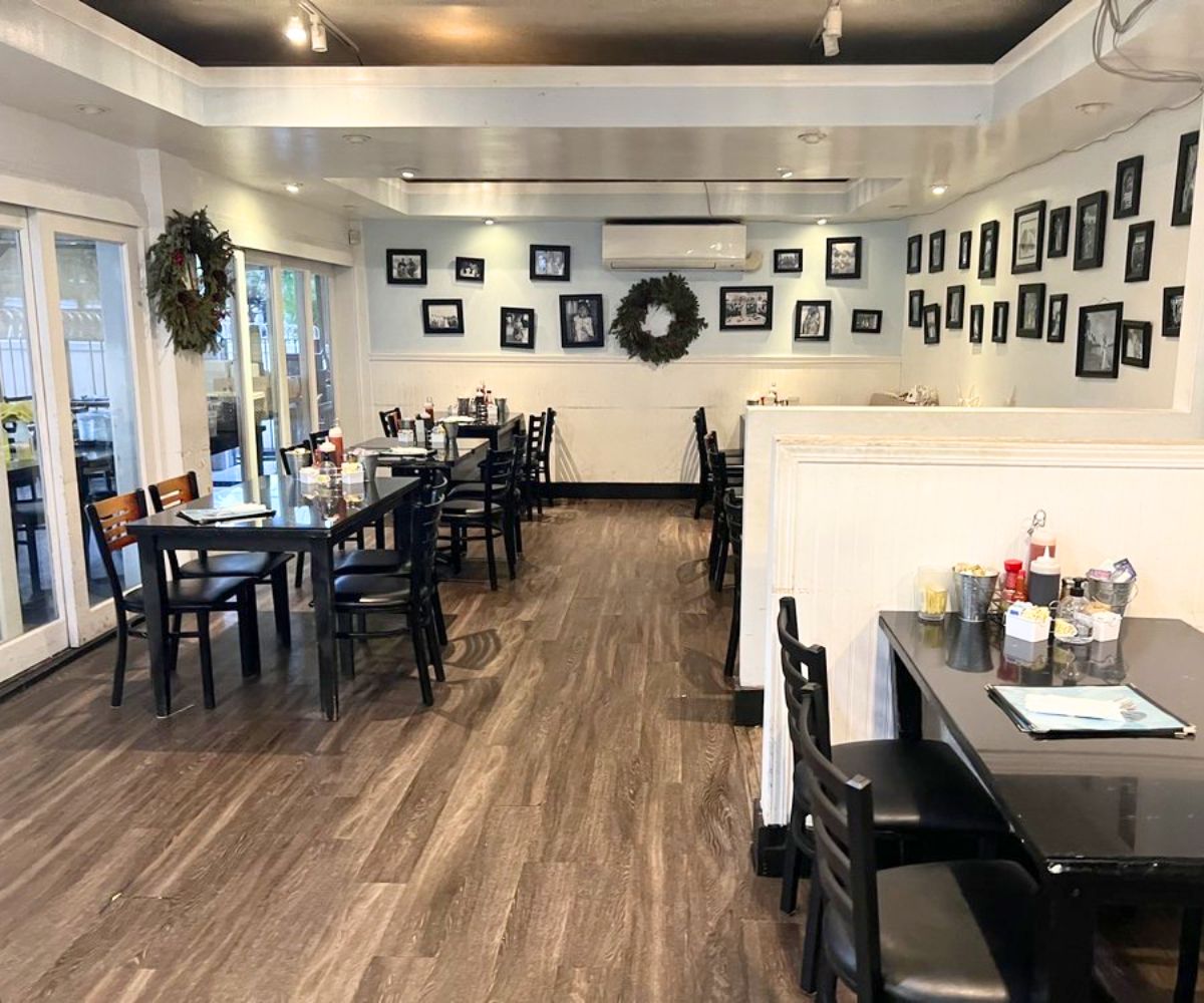 interior of Sweet E's Cafe in Honolulu, HI