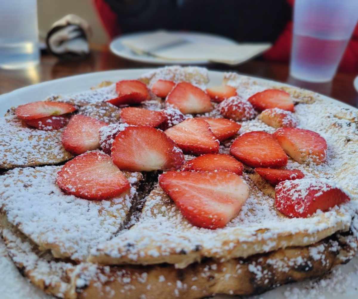 nutella pizza at zeneli's pizzeria 