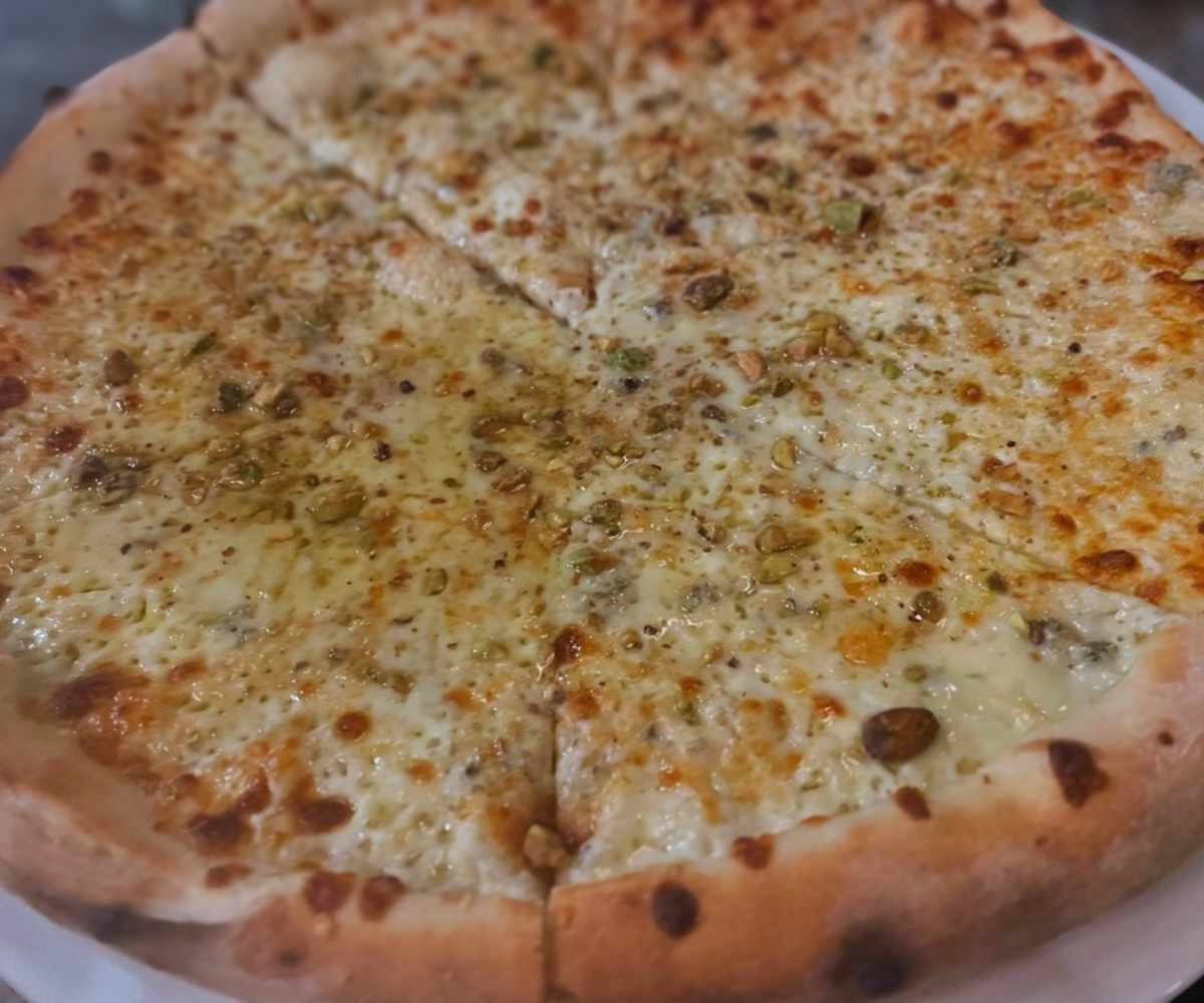 pistachio gorgonzola pizza waco texas