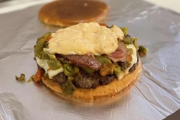 delicious burger at legend burger in las cruces new mexico