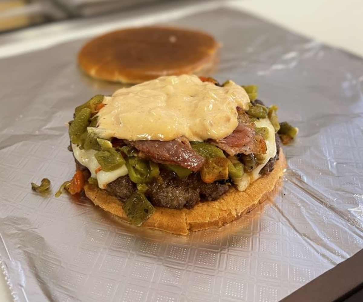 delicious burger at legend burger in las cruces new mexico