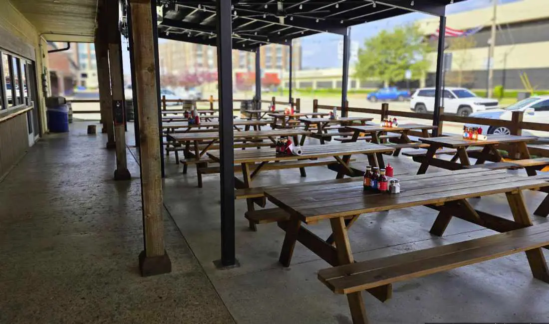 outside patio at sullivan texas bbq in lewisville, texas