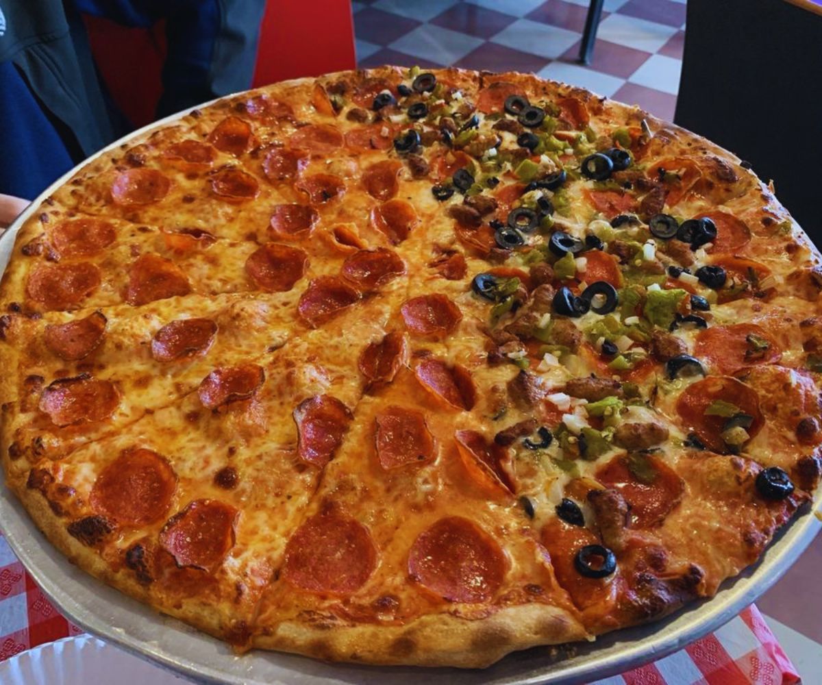 Giovanni's Pizzeria Featured Image