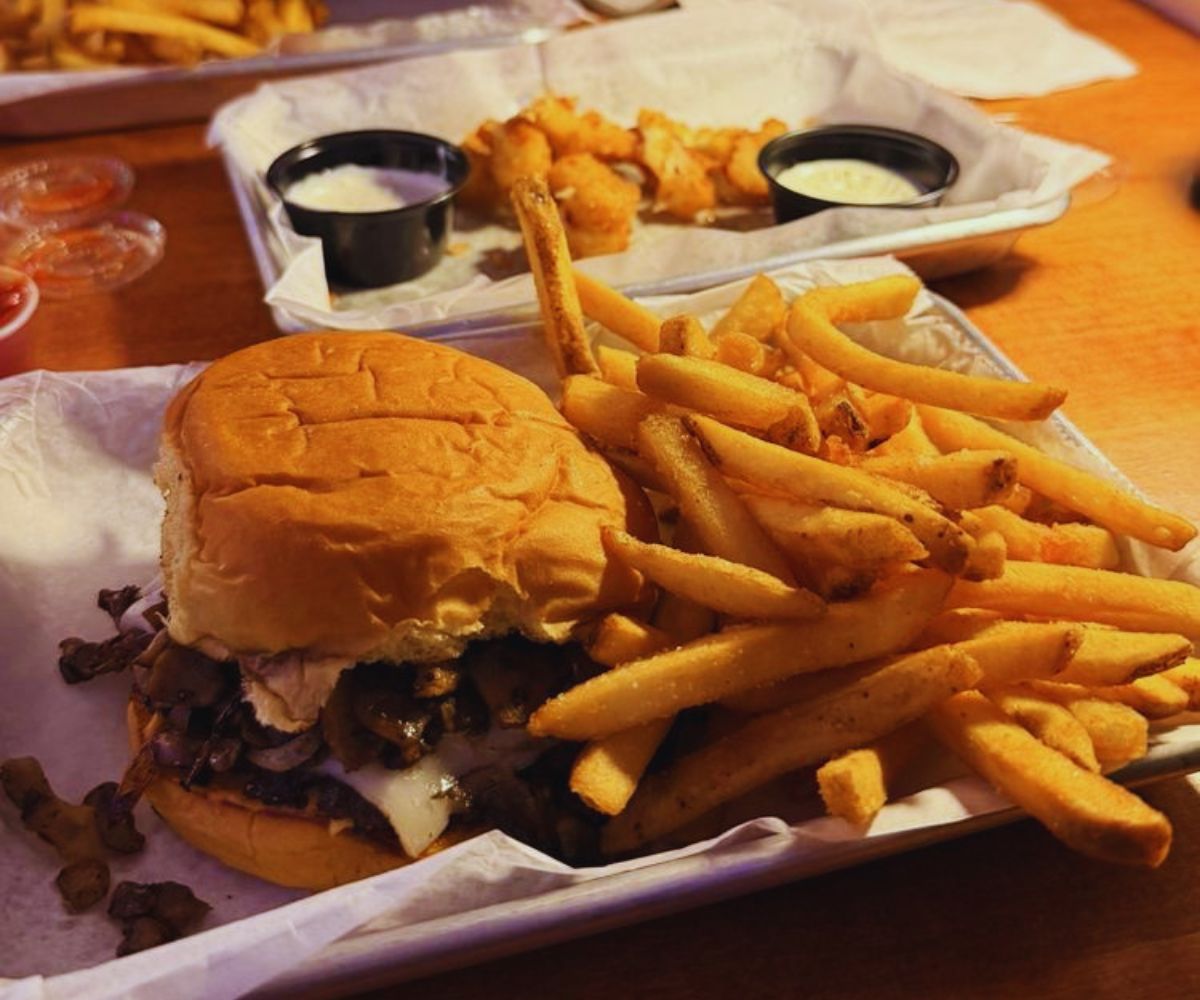 Riley's Bar + Burger Featured Image