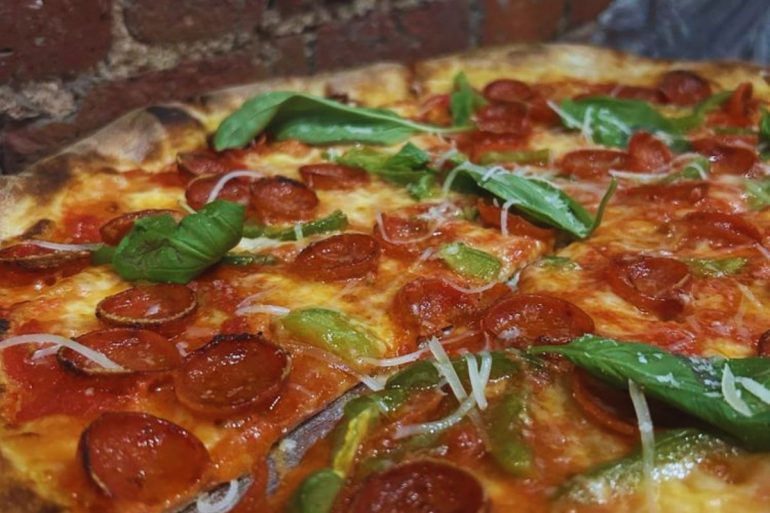 Oakwood Pizza Box Pepperoni and Pepper Close-up