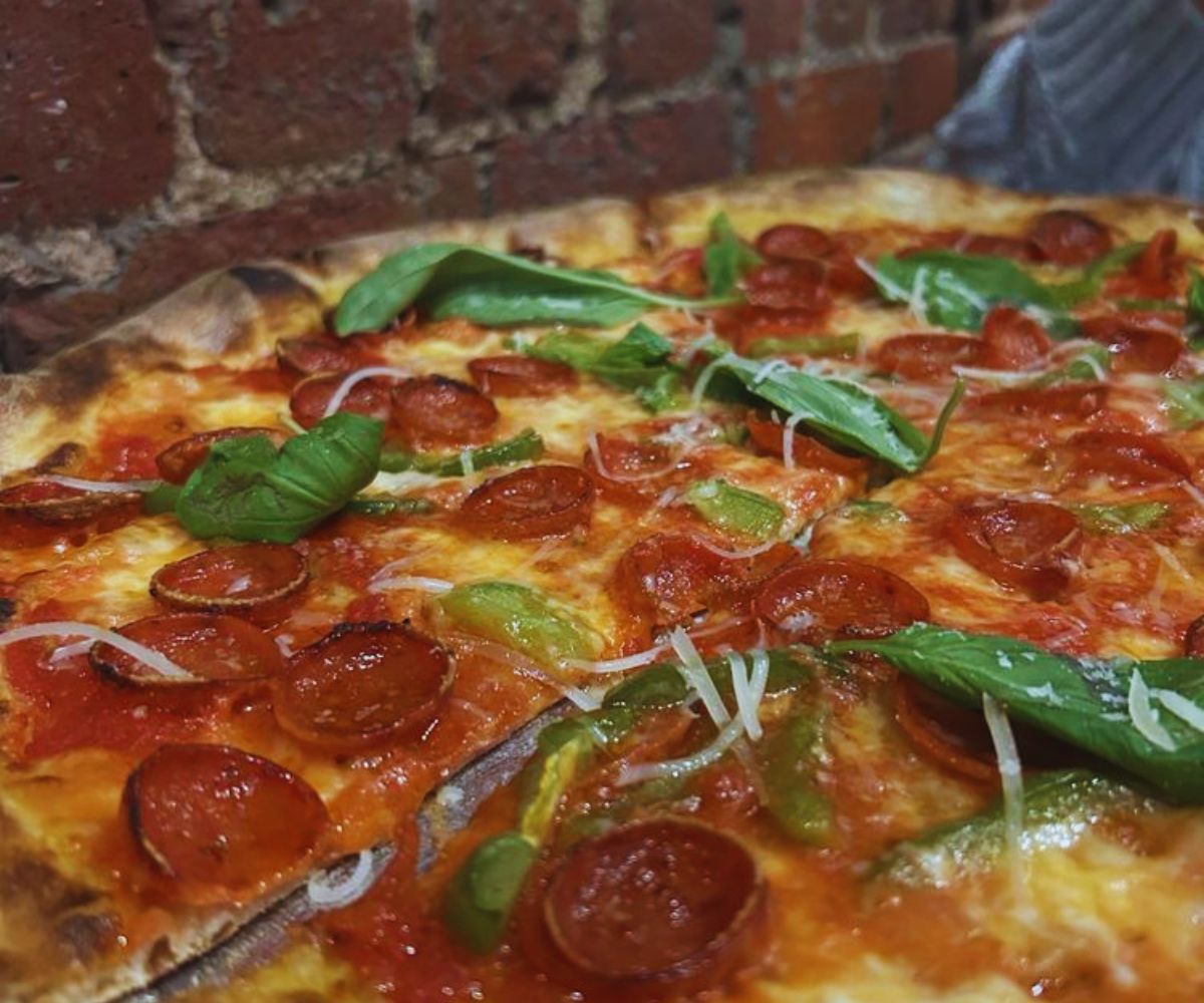Oakwood Pizza Box Pepperoni and Pepper Close-up