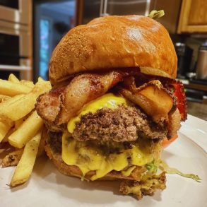 Photos for Tipsy Cow Burger Bar - Redmond