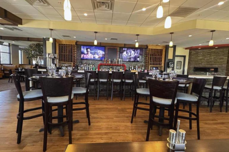 inside vino italian bistro in suffolk VA