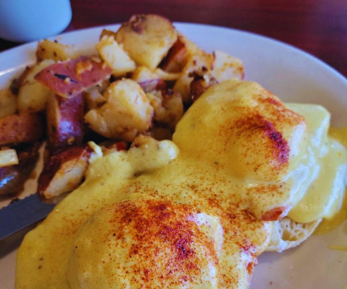 The Best Breakfast Cafe - Eggs Benedict