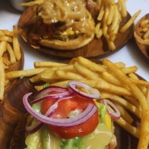 Rey TJ Burgers - Burger & Fries