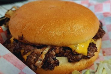 Happy's Hamburgers - Double Cheese Burger