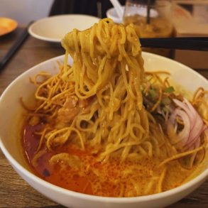 Mawn - Khao Soi